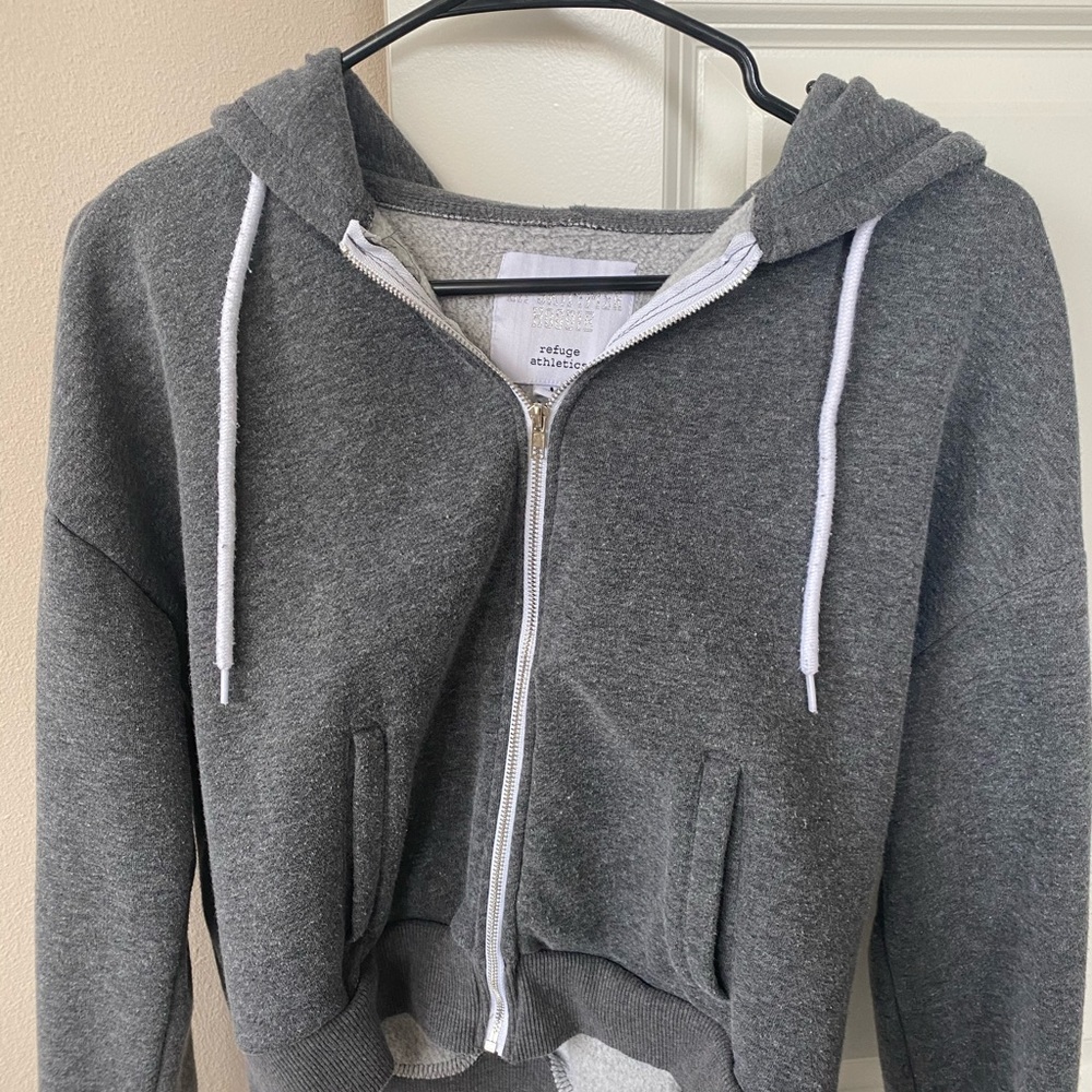 Grey zip up cropped hoodie